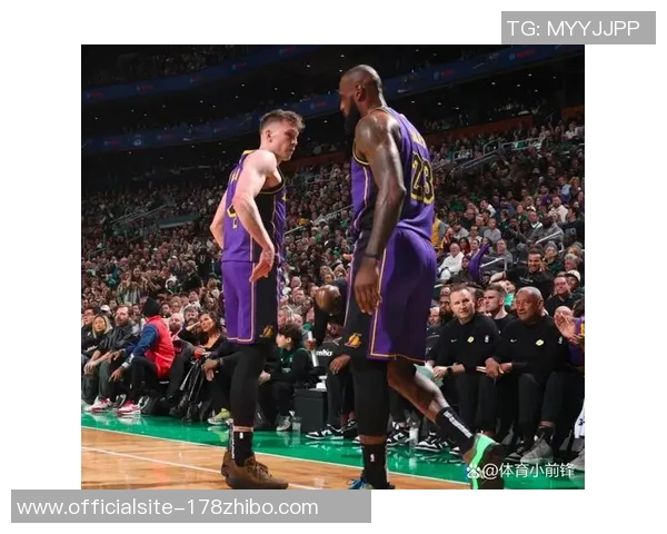 国王队与湖人队在夏季联赛中的激烈对决与精彩瞬间回顾